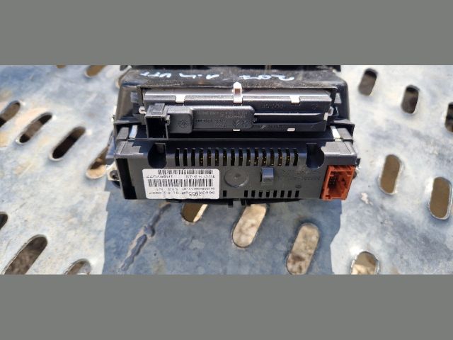 bontott PEUGEOT 207 Középső Szellőző