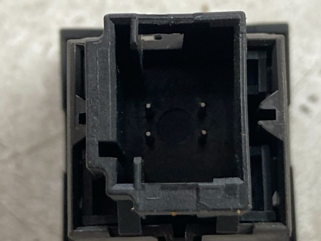 bontott PEUGEOT 207 Központizár Kapcsoló