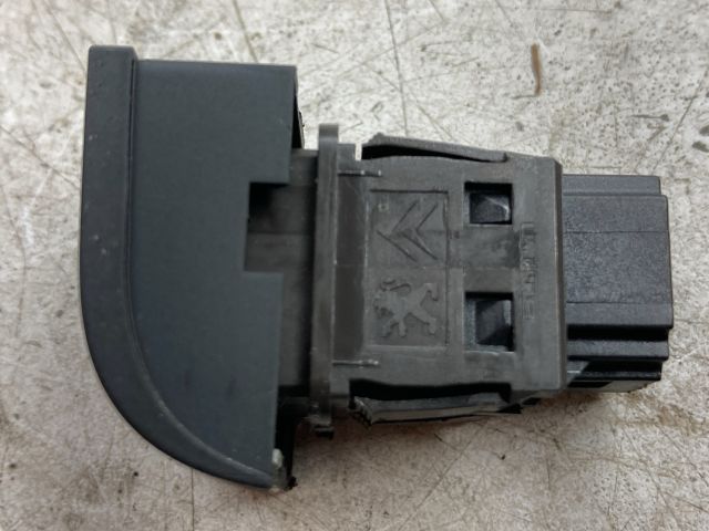 bontott PEUGEOT 207 Központizár Kapcsoló