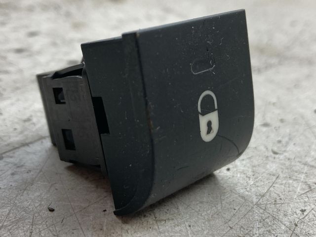 bontott PEUGEOT 207 Központizár Kapcsoló