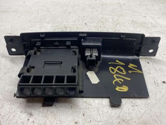 bontott PEUGEOT 207 Központizár Kapcsoló