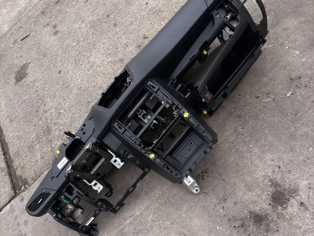 bontott PEUGEOT 207 Műszerfal Héj