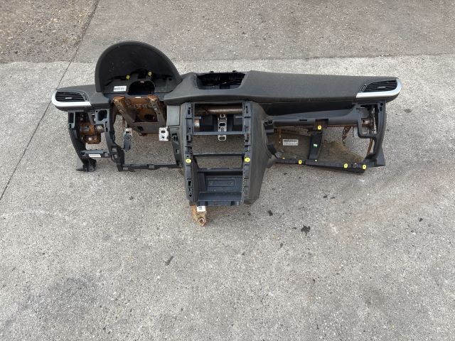 bontott PEUGEOT 207 Műszerfal Héj