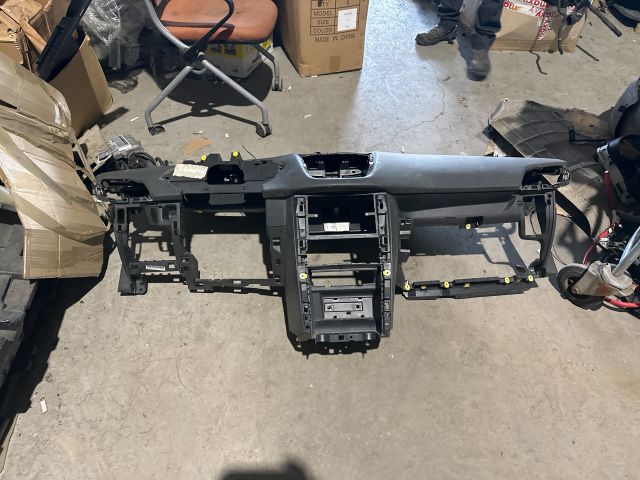 bontott PEUGEOT 207 Műszerfal Héj