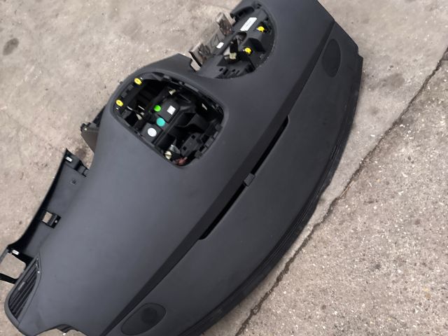 bontott PEUGEOT 207 Műszerfal Héj