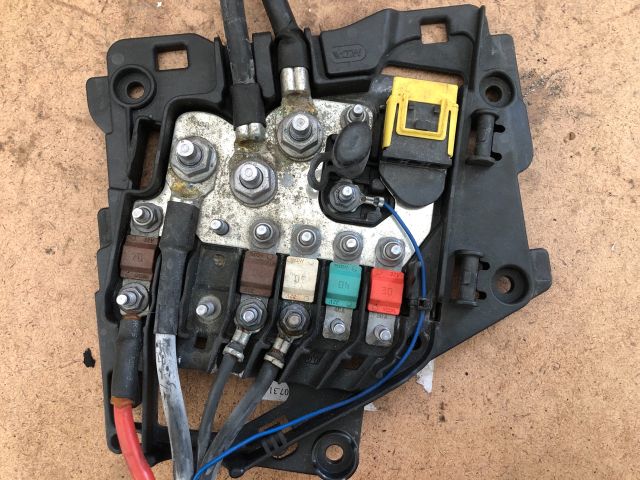 bontott PEUGEOT 207 Pozitív Kábel Elosztó