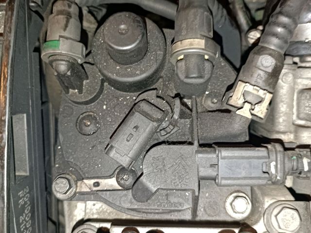 bontott PEUGEOT 207 Üzemanyagszűrő Ház