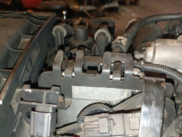 bontott PEUGEOT 207 Üzemanyagszűrő Ház