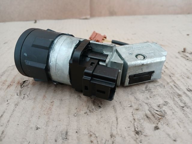 bontott PEUGEOT 207 Zárbetét Szett