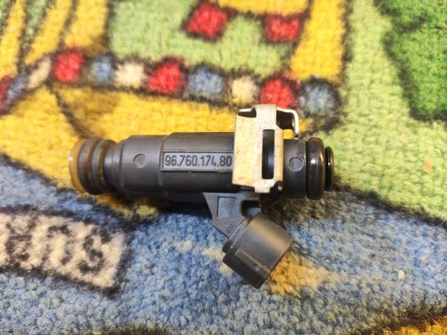 bontott PEUGEOT 208 Porlasztó (1 db)