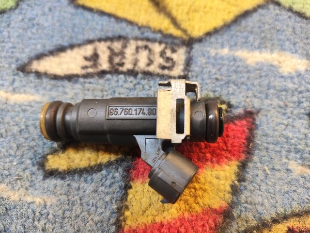 bontott PEUGEOT 208 Porlasztó (1 db)