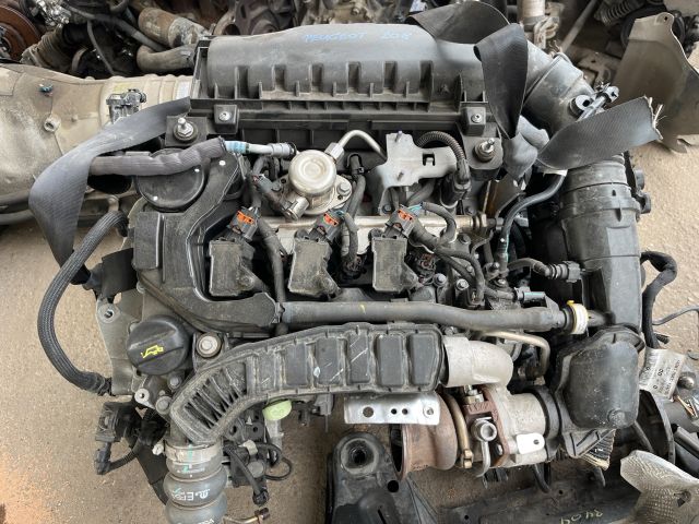 bontott PEUGEOT 208 Motor (Fűzött blokk hengerfejjel)