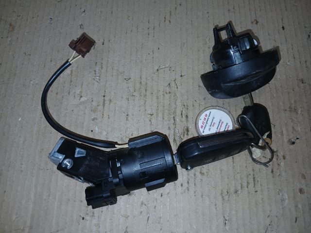 bontott PEUGEOT 208 Gyújtáskapcsoló