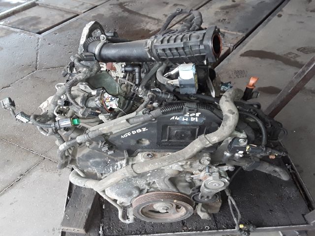 bontott PEUGEOT 208 Komplett Motor (Segédberendezésekkel)