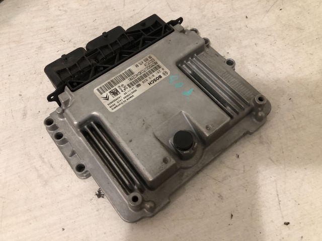 bontott PEUGEOT 208 Motorvezérlő