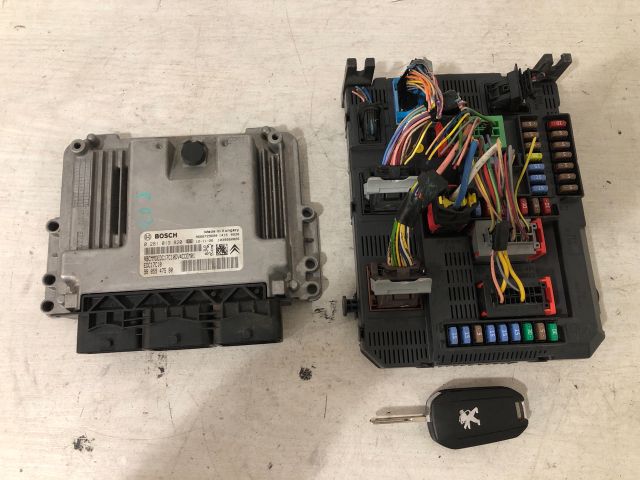 bontott PEUGEOT 208 Motorvezérlő