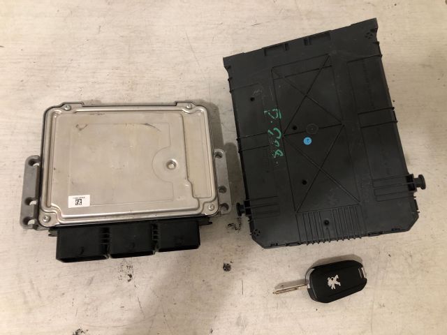 bontott PEUGEOT 208 Motorvezérlő