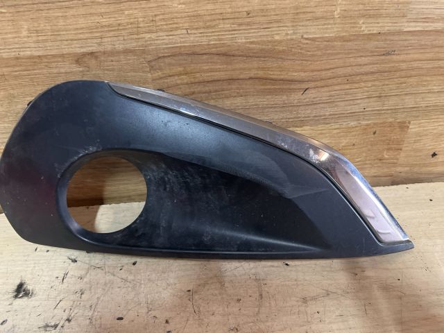 bontott PEUGEOT 208 Jobb Ködlámpa Rács