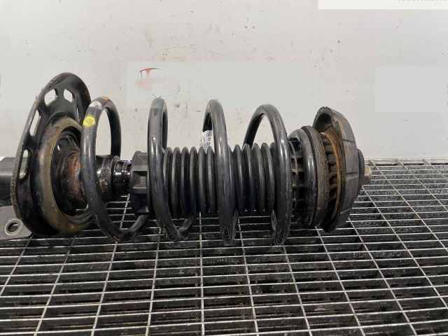 bontott PEUGEOT 208 Első Rugó