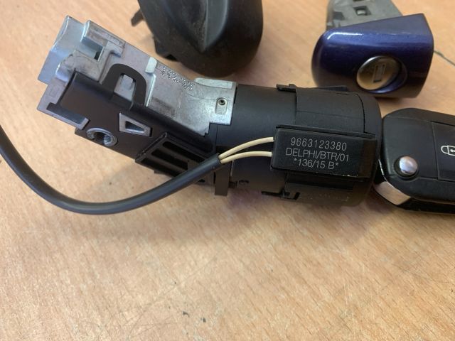 bontott PEUGEOT 208 Gyújtáskapcsoló