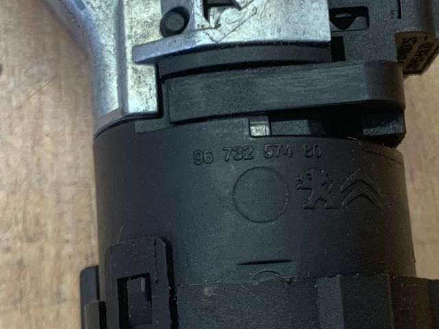 bontott PEUGEOT 208 Gyújtáskapcsoló