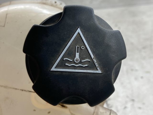 bontott PEUGEOT 208 Kiegyenlítő Tartály