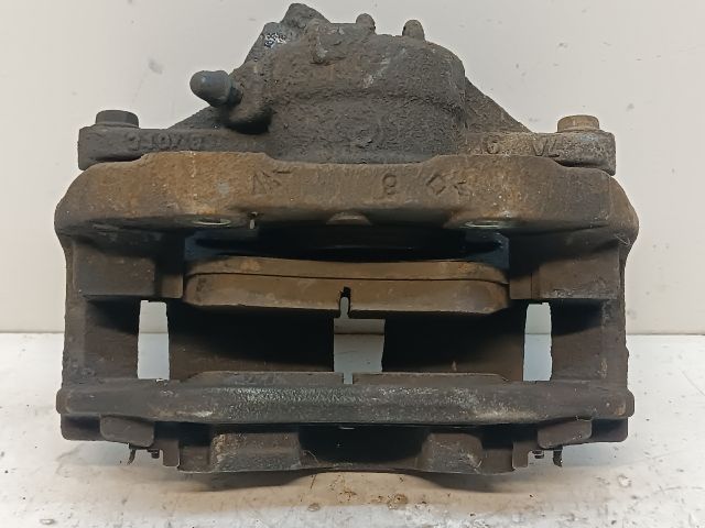 bontott PEUGEOT 208 Bal első Féknyereg Munkahengerrel