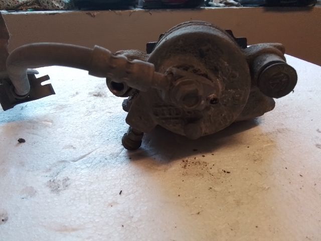 bontott PEUGEOT 208 Bal első Féknyereg Munkahengerrel