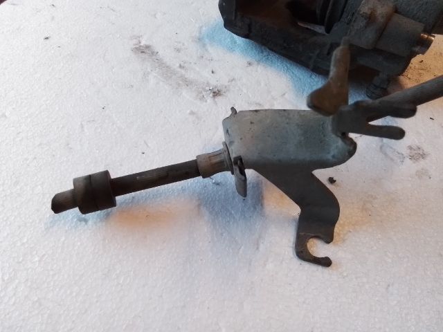 bontott PEUGEOT 208 Bal első Féknyereg Munkahengerrel