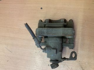 bontott PEUGEOT 208 Bal hátsó Féknyereg Munkahengerrel