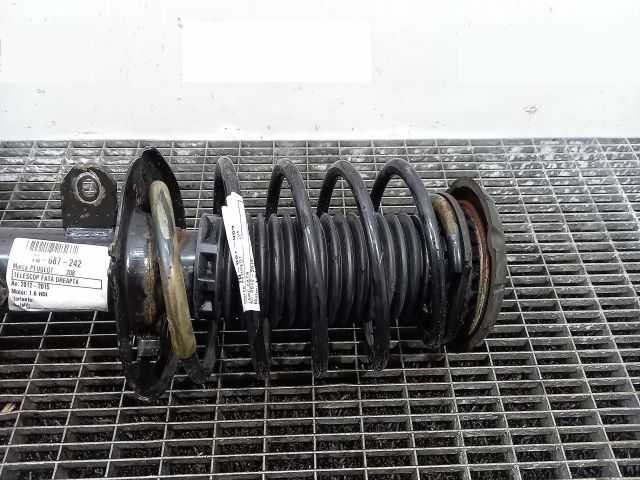 bontott PEUGEOT 208 Első Rugó