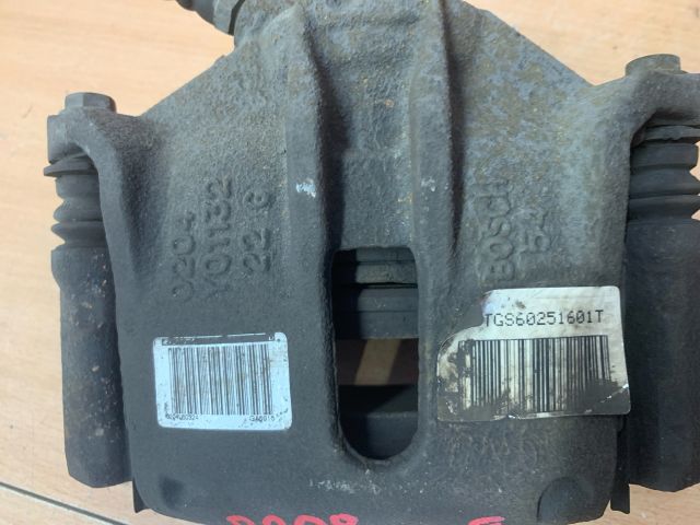 bontott PEUGEOT 208 Jobb első Féknyereg Munkahengerrel