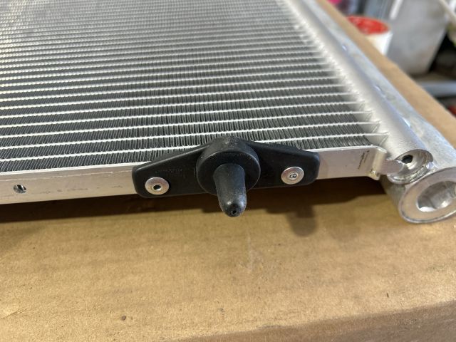 bontott PEUGEOT 208 Klímahűtő Radiátor