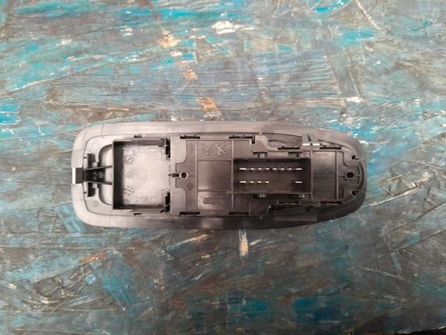 bontott PEUGEOT 208 Ablakemelő Kapcsoló Négyes / Kettes