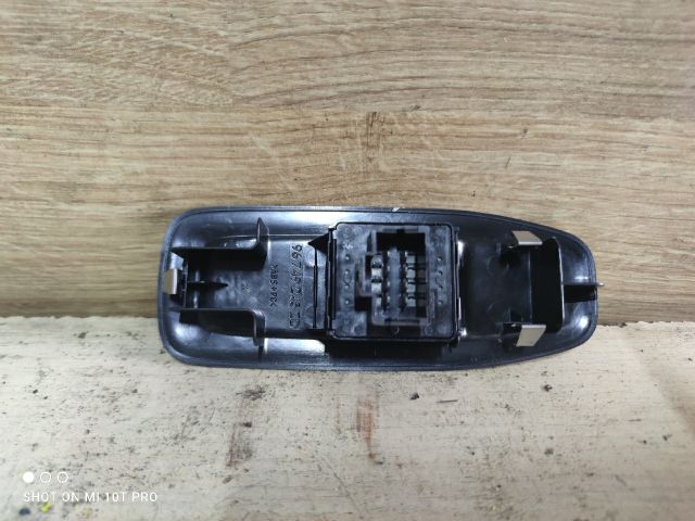 bontott PEUGEOT 208 Bal első Ablakemelő Kapcsoló