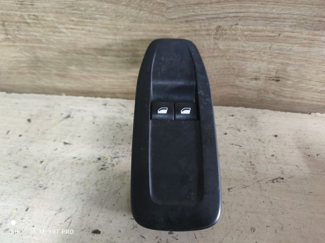bontott PEUGEOT 208 Bal első Ablakemelő Kapcsoló
