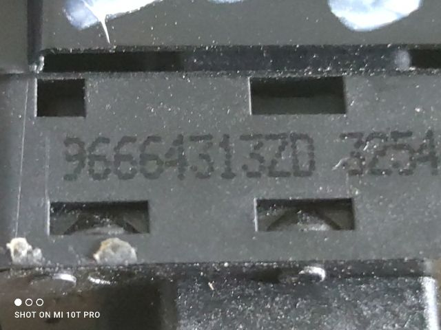 bontott PEUGEOT 208 Bal első Ablakemelő Kapcsoló