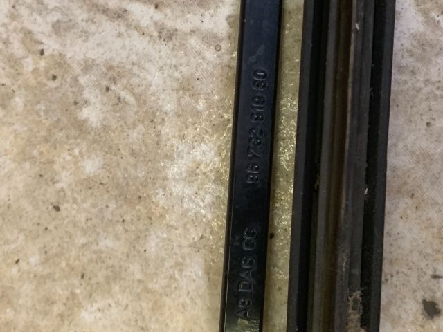 bontott PEUGEOT 208 Bal első Ablaktörlő Kar