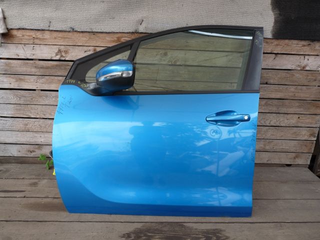 bontott PEUGEOT 208 Bal első Ajtó (Részeivel)