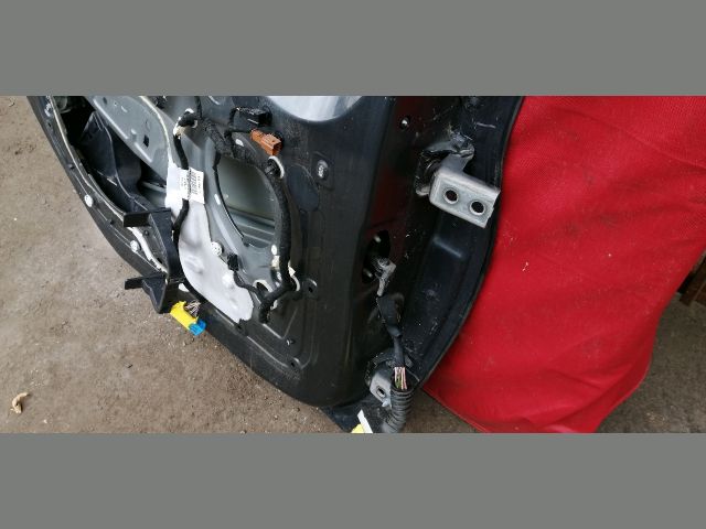 bontott PEUGEOT 208 Bal első Ajtó (Részeivel)