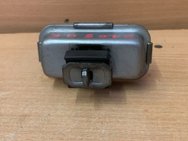 bontott PEUGEOT 208 Bal első Ajtóhatároló