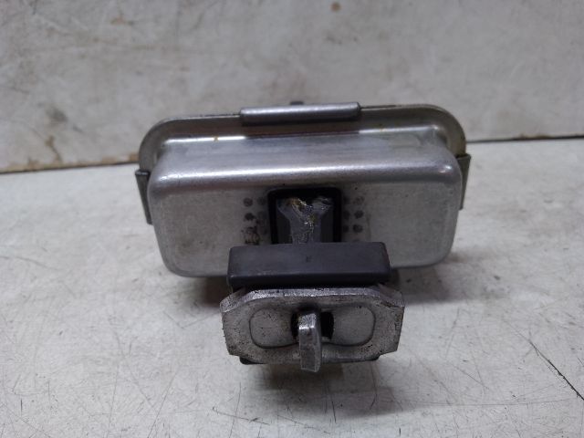 bontott PEUGEOT 208 Bal első Ajtóhatároló