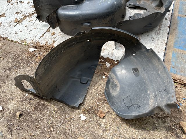 bontott PEUGEOT 208 Bal első Dobbetét (Kerékjárati, Műanyag)