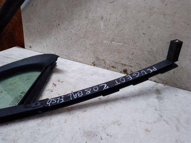 bontott PEUGEOT 208 Bal első Fixüveg (Ajtóban)