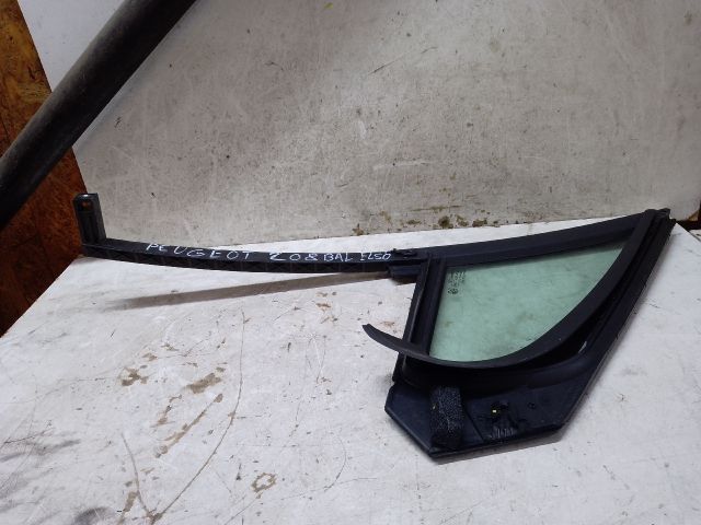 bontott PEUGEOT 208 Bal első Fixüveg (Ajtóban)