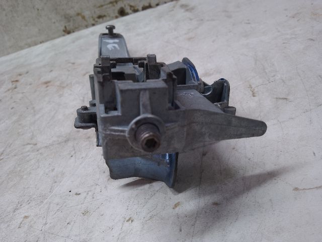 bontott PEUGEOT 208 Bal első Külső Kilincsfészek