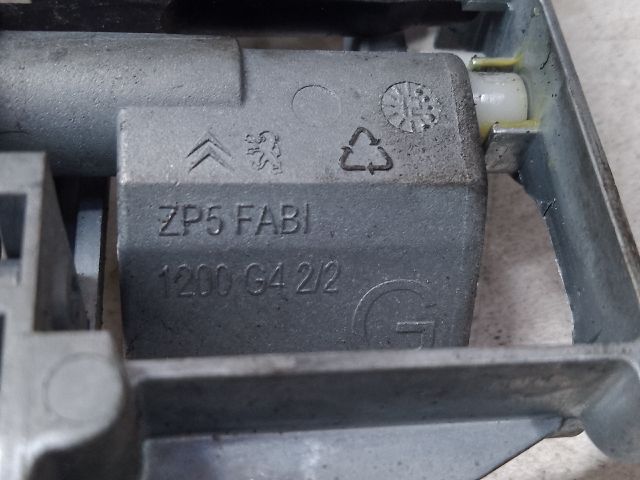 bontott PEUGEOT 208 Bal első Külső Kilincsfészek