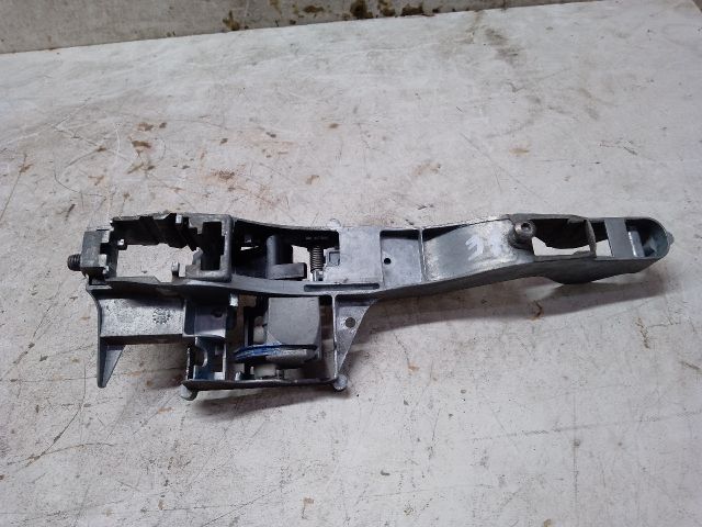 bontott PEUGEOT 208 Bal első Külső Kilincsfészek