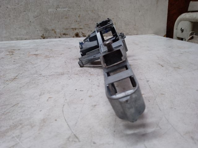 bontott PEUGEOT 208 Bal első Külső Kilincsfészek