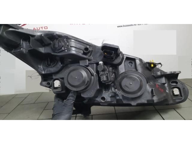 bontott PEUGEOT 208 Bal Fényszóró